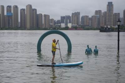  Svi padaju oni rastu: Kinezima BDP veći "samo" 2,2 odsto zbog sukoba sa SAD 