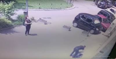  Šta radite to ljudi?! Kovid pacijenti bacaju stvari rodbini sa prozora 