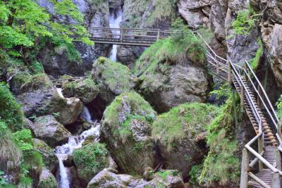  TRAGEDIJA U AUSTRIJI: Poginule dve osobe, sedmoro povređeno u odronu! 