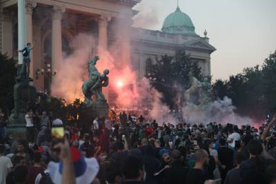  Vesić: Kriminalci i huligani pokušali da spale skupštinu, slede krivične 