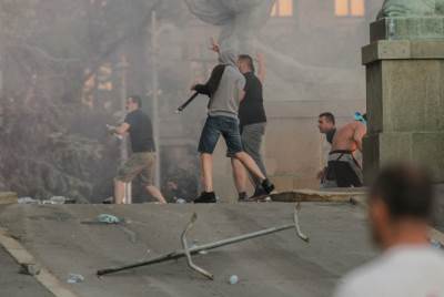  OGLASILA SE AMERIČKA AMBASADA u Srbiji: Zabrinuti smo, osuđujemo nasilje 