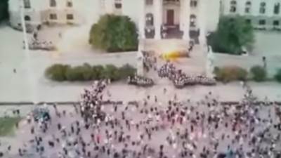  Beograd-neredi-protesti-demonstranti-suzavac-na-policiju-ovako-je-pocelo-video 