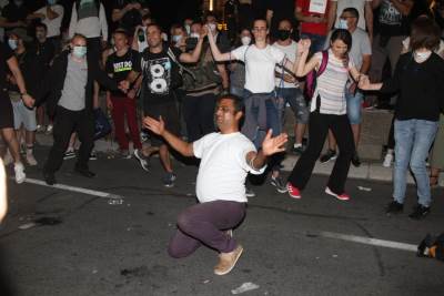  Protest-u-Beogradu-najnovije-vesti-demonstranti-igraju-kolo 