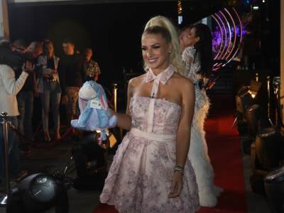  Bora Santana verio Kemezovu?! Zasijao dijamant na njenoj ruci! (FOTO) 