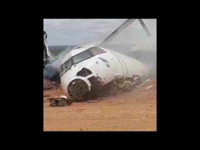  N avion "posrnio" na pisti i srušio se na "stomak" VIDEO 