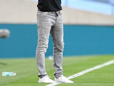  Stil-Pepa-Gvardiole-Farmerke-sa-utakmice-Arsenal-Mancester-siti-zbog-kojih-ga-kritikuju-FOTO 