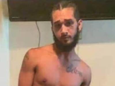  ZAPREPASTIO CEO SVET: Klečao DETETU na VRATU kako bi imitirao FLOJDOVU smrt 