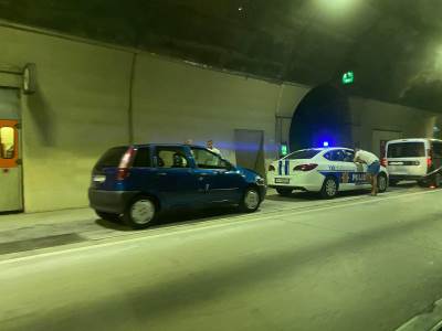  Dva udesa u tunelu Sozina izazvala zastoj u saobraćaju (FOTO) 