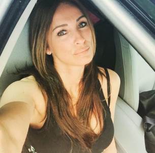  Pevačica vrti, meša i okreće se oko šipke, kao da nema 51 godinu! Video! 