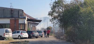  Gorjelo dvorište starog vojnog magacina u Nikšiću (FOTO, VIDEO) 