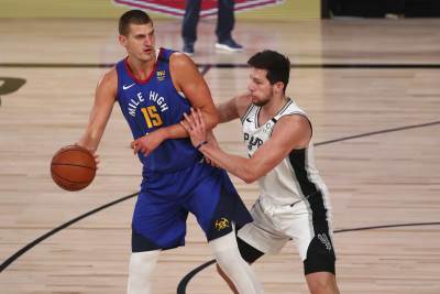  "Nikola Jokić je reinkarnacija Lerija Birda": Greg Popovič oduševljen Srbinom posle nove pobede Denvera! 