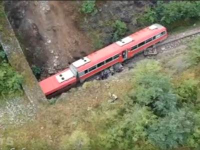 Voz naleteo na odron kod Raške, ima povređenih  