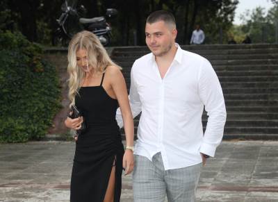  Viktor Živojinović retko pokazuje devojku, nikada ne objavljuje zajedničke slike, a sada otkriva šta je sa svadbom! 