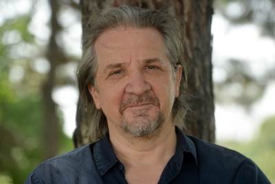  Korona-virus-srpski-naucnici-izumeli-materijal-koji-sprecava-sirenje-korone-Vladimir-Pavlovic-video 