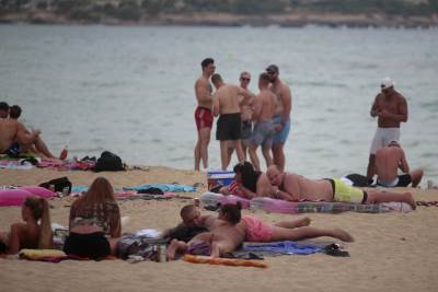  NIJE NI ZNALA DA JE TRUDNA: Austrijanka se PORODILA NA PLAŽI u Italiji! 