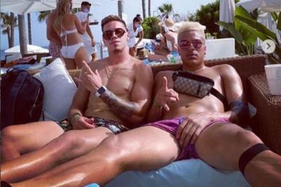  NAPADAČ IZ PREMIJER LIGE SNIMAO BAHANALIJE: Organizovao RAZVRATNE ORGIJE i slijedi mu otkaz! Drug ga 