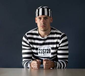  Otac Bake Praseta, sveštenik, sa sinom komentariše njegov spot: "Kakav je osećaj kad ti je sin pedofil?!" (VIDEO) 