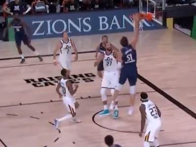  BOBAN ODLIČAN: Zakucavao kraj NAJBOLJEG defanzivca na svetu! Dobio je šansu i iskoristio je (VIDEO) 