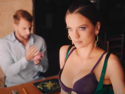  Detalji LUDE ROĐENDANSKE ŽURKE Milice Pavlović:Srebrna uska haljina, BUJNE GRUDI, tijelo kao SIRENA! A tek TORTA! (FOTO) 