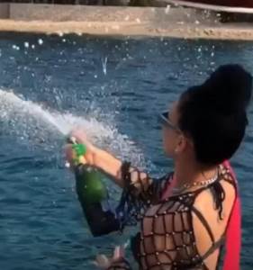  More, jahta i šampanjac: Ovako kćerka Mileta Kitića slavi rođendan! Napunila je samo 23 godine! (VIDEO) 