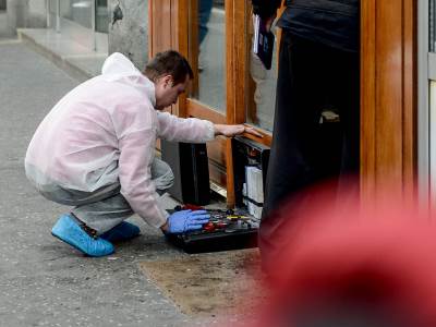  RAZBOJNICI UBILI MUŠKARCA PRED SUPRUGOM: Upali mu u kuću, tražili novac, pa zapucali 