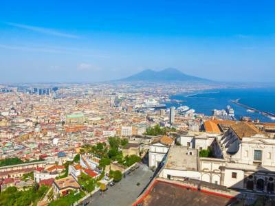  PRESEO JOJ SELFI: Popela se na krov da opali fotku, ali je drugi turista "ukebao!" 