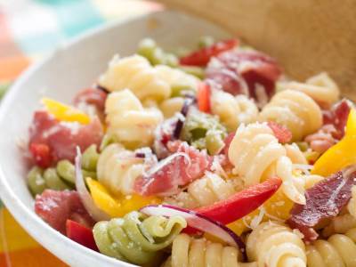  Šarena salata sa testeninom 