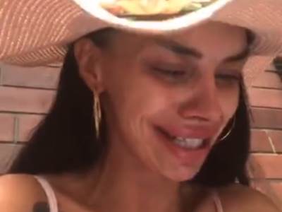  ZERINA UPLAKANA SEDELA ISPRED POLICIJSKE STANICE: Tvrdi da je Dado uhapšen, pa pušten! Iznela sve DETALJE 