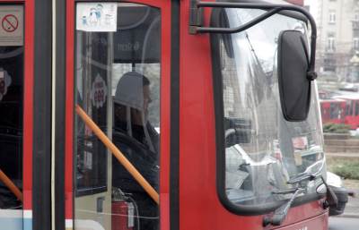  Žena propala kroz rupu u trolejbusu! 