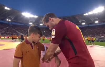  Toti je PLAKAO i stavljao mu traku, a sada mu je menadžer! 