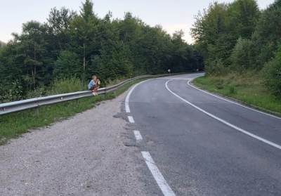  NJEGOVA SLIKA RASTUŽILA JE REGION: Dečak kojem su ukrali kupine dobio POKLON kakav nikada nije imao, plakao od sreće! 