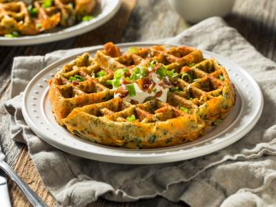  BRZI DORUČAK: Bakin kolač sa slaninicom, sirom i prazilukom 