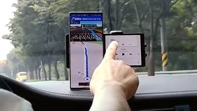  NAJLUĐI TELEFON SA 2 EKRANA snimljen prvi put uživo! Pogledajte kako izgleda WING! (FOTO, VIDEO) 