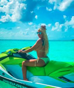  DARIN DEČKO SAMO OSAM GODINA STARIJI OD NJENOG SINA 