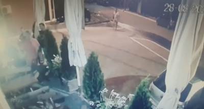  Čovjek sa pištoljem uletio u kafanu usred Beograda i počeo da urla! 