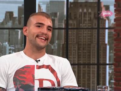  VELJKO UŽIVO NAJAVIO MEČ NA TAJNOJ LOKACIJI 