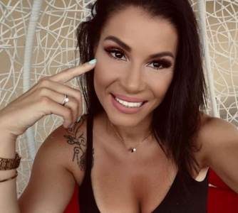  SKINULA SE MIA BORISAVLJEVIĆ I POKAZALA GUZU U TANGAMA 