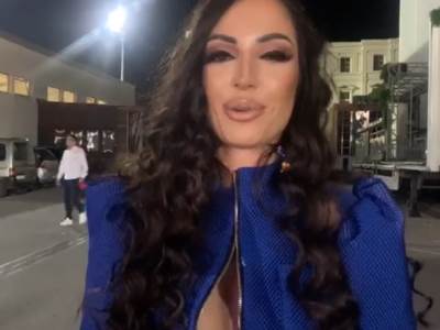  NAJBOLJA RIBA U ZADRUZI, A NE ULAZI: Modelsica sa dugim nogama i dubokim dekolteom "oduvala" rijaliti cice! (VIDEO) 