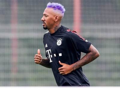  Dzerom-Boateng-frizura-ljubicasta-kosa-Bajern-Minhen-FOTO-trening 