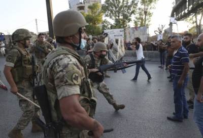  NEMA MIRA U BEJRUTU: Vojska ispalila bojeve metke da rastera demonstrante 