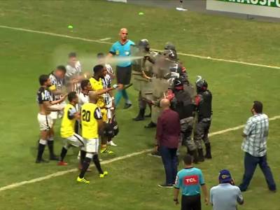  Brazil-tuca-fudbaleri-policija-suzavac-penderci-stitovi-VIDEO 