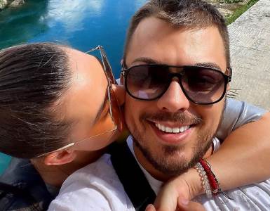  SLOBA VASIĆ STAO NA LUDI KAMEN: Objavio sliku sa venčanja i pokazao trudnu suprugu Jelenu (FOTO) 