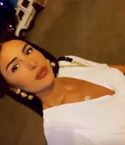  CRVENI KARMIN, MINIĆ I DUBOKI DEKOLTE: Anastasija Ražnatović ovakva prošetala gradom! Svi se okreću za njom! (VIDEO) 