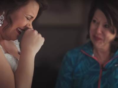  MAJKA RASPLAKALA USVOJENU ĆERKU NA VENČANJU: 20 godina je čekala da joj otkrije istinu 