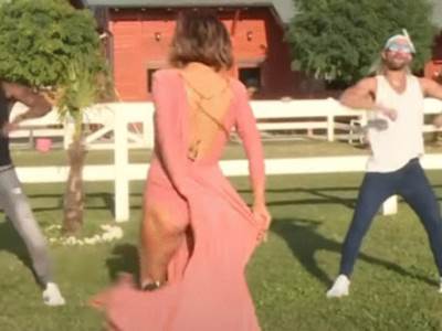  ZANELA SE I POKAZALA GUZU: Smršala 70 kilograma, pa se pohvalila - Ana pleše, gaća nigde! (FOTO) 