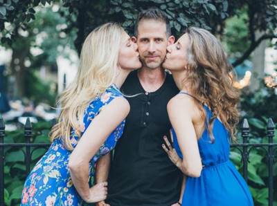  RAZVEO SE POSLE 19 GODINA BRAKA DA BI BIO SA DVE DEVOJKE: Jedna žena mu nije bila dovoljna! (FOTO) 