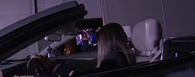 SA SANDROM AFRIKOM U ZADRUGU: Pevačica i novi učesnik se dovezli u njenom luks kabrioletu!   SA SANDROM AFRIKOM U ZADRUGU: Pevačica i novi učesnik se dovezli u njenom luks kabrioletu!