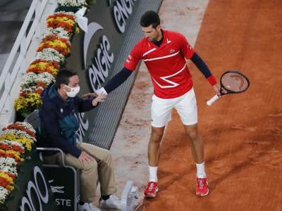  ĐOKOVIĆ SE OGLASIO O POGAĐANJU SUDIJE: Bože, baš neprijatno! Pokušavam da ga nađem 