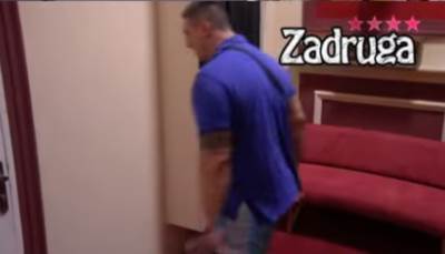  KU*AVO JEDNA, JE*ALO TE POLA ŠAPCA, JURIŠ ZA MNOM: Kristijan pobesneo zbog nje, pa ŠUTNUO VRATA! 