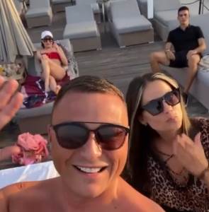  GOLIŠAVA CECA U DRUŠTVU MIRKE VASILJEVIĆ I VUJADINA SAVIĆA: Ovako uživa dobra ekipa! (VIDEO) 